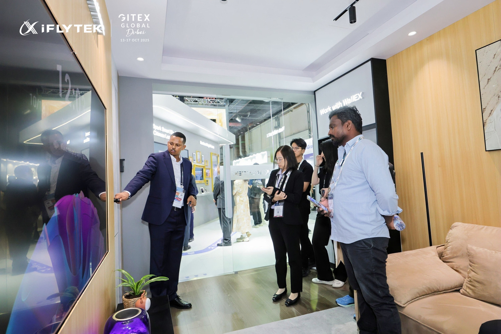 A group of people standing in a room

AI-generated content may be incorrect.